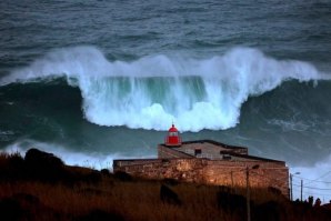 Atreva-se numa experiência de surf na Nazaré com Tony Laureano