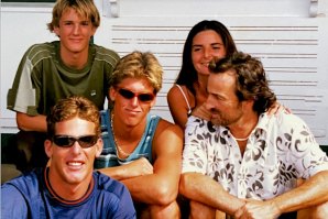 Iñigo Letamendia com os irmãos Irons e Cia