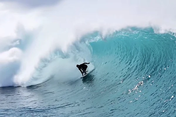 Nathan Florence volta a desafiar Pipeline num novo episódio