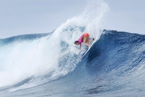 A norte-americana Courtney Conlogue tenta em Fiji alcançar a vitória.