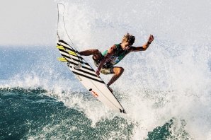 Novo vídeo de Eli Hanneman eleva a fasquia do surf havaiano