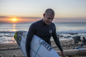 Fanning explica como surfar J-Bay