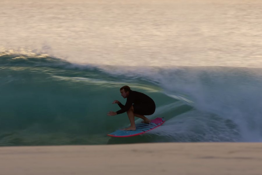 Jamie O’Brien parte à procura de uma das melhores ondas do planeta