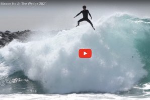 Os wipe outs de Mason Ho na onda The Wedge