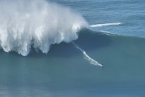 O Alemão Sebastien Steudner é um dos grandes frequentadores das ondas a Praia do Norte na Nazaré