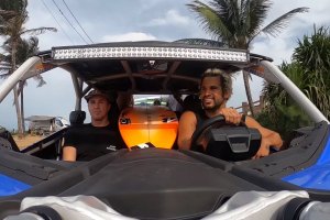 ITALO FERREIRA RECEBE JAMIE O’BRIEN EM SUA CASA