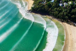 CICLONE PRODUZ SESSÃO ÉPICA DE SURF EM NOOSA