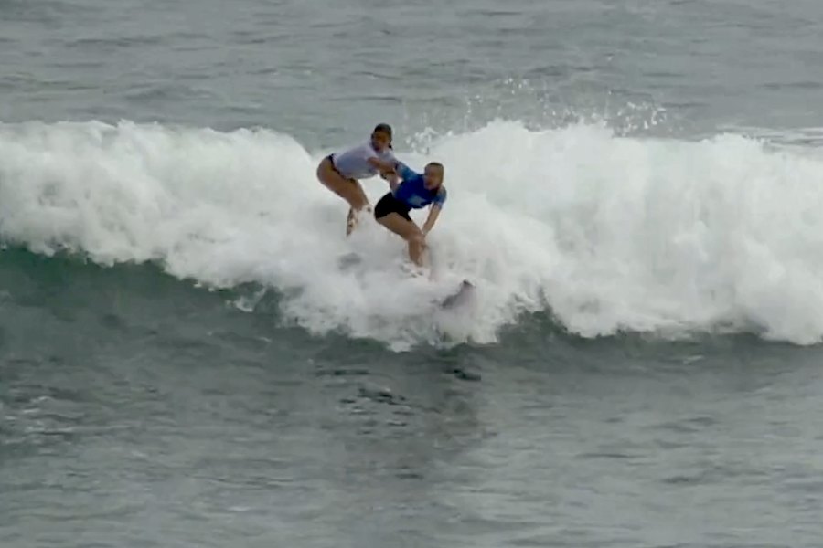 Equipa Australiana de surf faz protesto contra a equipa Portuguesa nos ISA World Junior Surfing