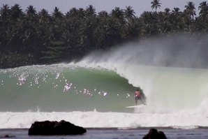 Lucas Silveira e as ondas mágicas da Indonésia