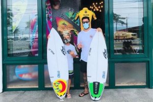 FILIPE TOLEDO APOIA JOVEM PROMESSA DO SURF BRASILEIRO
