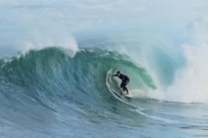 Lucas Silveira surfa tubos pesados sozinho na Ericeira