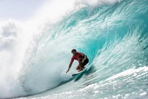 JOSHUA MONIZ E MIGUEL TUDELA CONQUISTAM WILDCARDS PARA O BILLABONG PIPE MASTERS