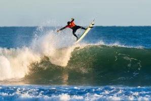 Ondas pequenas mas perfeitas garantiram muito interesse e emoção no segundo dia do New Zealand Pro