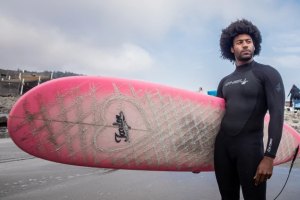 Grupo de surf Queer criado por ex-atleta do QS trás mais igualdade para o lineup