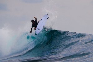 SURF PROGRESSIVO NAS MENTAWAI COM COLE HOUSHMAND