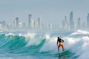 MAYOR DE GOLD COAST NÃO IMPEDE O SURF NAS SUAS PRAIAS LOCAIS