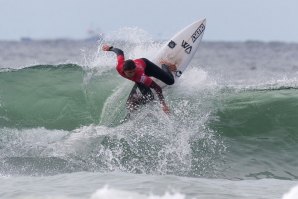 Salvador Couto é um dos jovens surfistas das região norte.