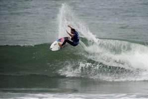 Frederico Morais vence heat da ronda inaugural no Rip Curl Narrabeen Classic