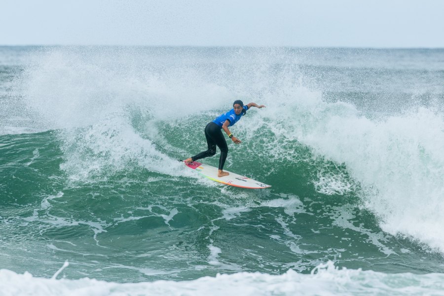 Teresa Bonvalot supera condições difíceis na Ericeira e avança na luta pelo Championship Tour