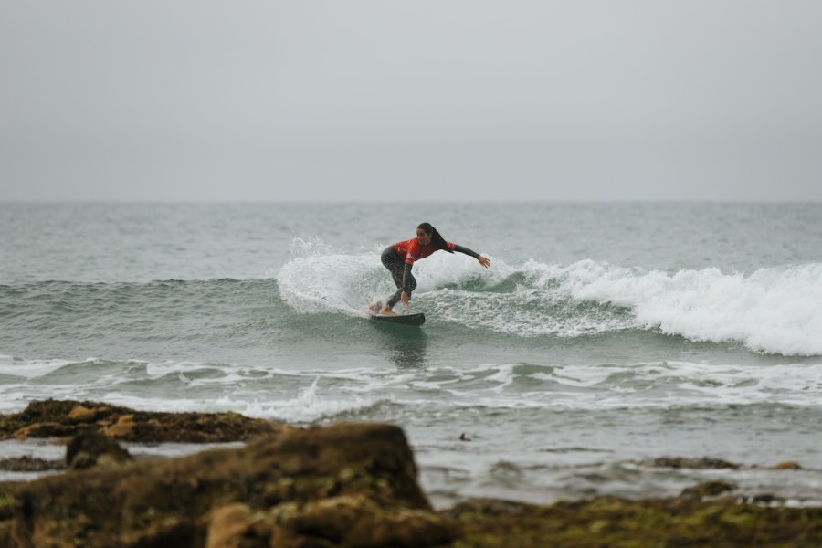 Teresa Bonvalot supera condições difíceis na Ericeira e avança na luta pelo Championship Tour