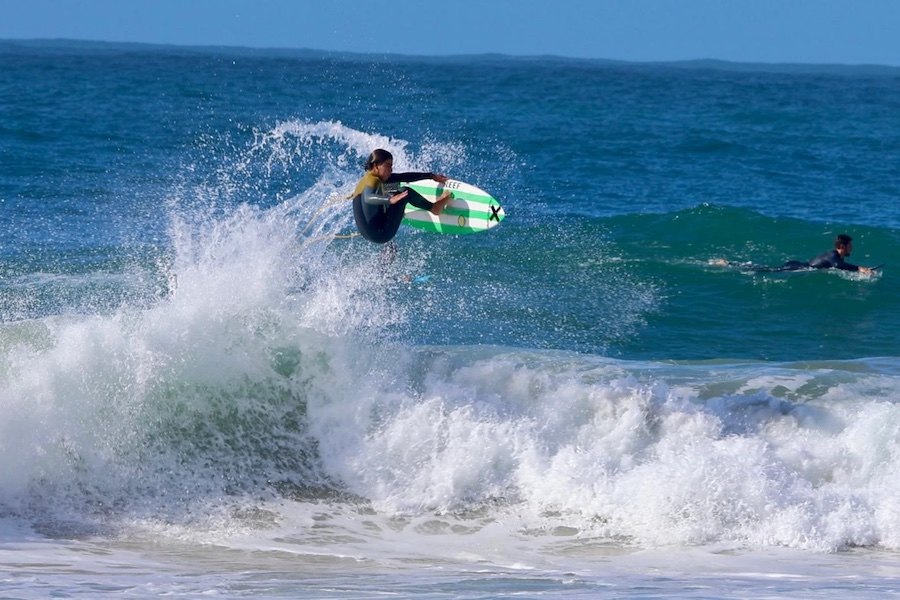 Ruy Morais, um jovem talento que faz 1000 km todos os fins de semana para surfar