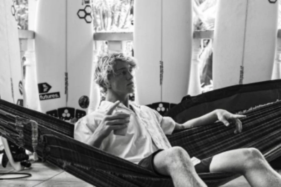 Dane Ridenour DANE REYNOLDS ESCOLHE UM DOS MAIS TALENTOSOS JOVENS TUBE RIDERS DE ...