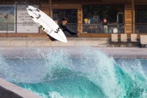 Noah Beschen e a beleza do surf aos 17