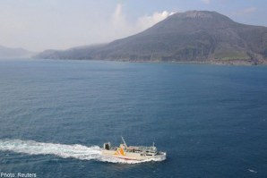 O Ferry transportava turistas de Padang Bay para Lombok