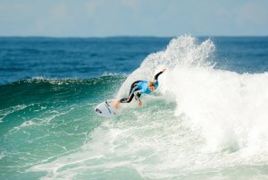 Bronte Macaulay irá competir contra a sete vezes campeã mundial Stephanie Gilmore e a wildcard Kobie Enright no heat 3 da primeira ronda do Rip Curl Pro Bells Beach.