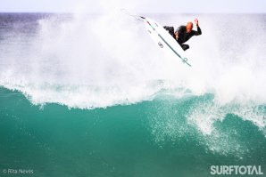 AS SESSÕES DE FREE SURF DOS PRÓS NO PRIMEIRO DIA DE PAUSA DO MEO RIP CURL PRO PORTUGAL