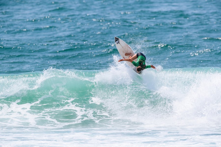 Seis Portugueses nos 1/4 de final do Quiksilver & ROXY Junior Pro Capbreton 2025