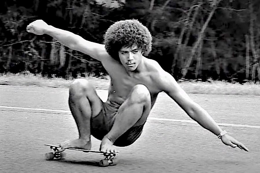Morreu Larry Bertlemann, o lendário surfista havaiano que revolucionou o surf moderno
