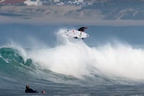 Ondas perfeitas mais a norte de Peniche recebem os prós