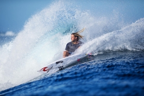 Fiji Pro à espera das ondas certas