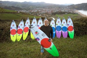 Johnny Cabianca em Zarautz com um dos quivers de Medina.