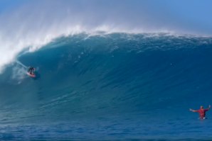 COM ALGUMAS PRAIAS FECHADAS KELLY SLATER E J. J. FLORENCE SURFAM OS OUTER REEFS NO HAWAII