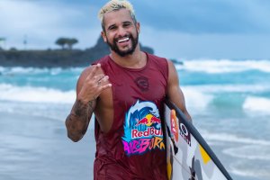 À DESCOBERTA DO SUCESSO DO DOMÍNIO BRASILEIRO NOS CIRCUITOS MUNDIAIS DE SURF