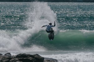 MARLON LIPKE EM GRANDE FORMA NO DIA INAUGURAL DA LIGA MEO SURF