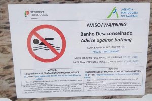 Com a época balnear ainda a decorrer, o aviso na praia.