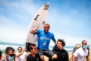 Vasco Ribeiro vence de forma imperial o QS Estrella Galicia Santa Cruz Pro