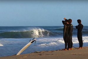 Sessão de tubos na Ericeira com Afonso Antunes, Gabriel Ribeiro e Martim Fortes, entre outros