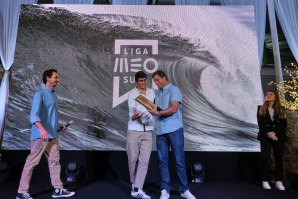 Associação Nacional de Surfistas distingue os melhores surfistas nacionais