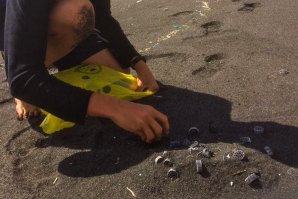 Milhares de filtros de plástico deram à costa em São Miguel