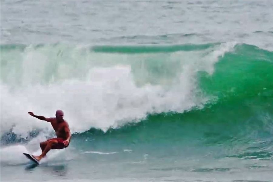 As ondas de Kelly Slater em Canggu, na Indonésia