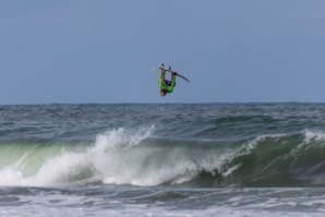 Tenshi Ishii, surfista japonês e indonésio, é o perfil desta semana