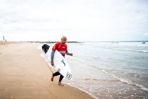 Mar pequeno e muito inconsistente não ajudam Vasco Ribeiro no GWM Sydney Surf Pro