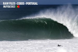 Aritz Aranburu e Luca Guichard surfam ondas de peso nos Coxos