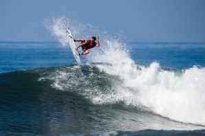 Depois de Bali, surfista português marca presença na Rússia.