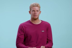 John John Florence analisa cenas de filmes de surf