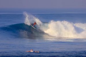 SURFISTAS LOCAIS DESFRUTAM DE KERAMAS GLASS, PERFEITA E TUBULAR